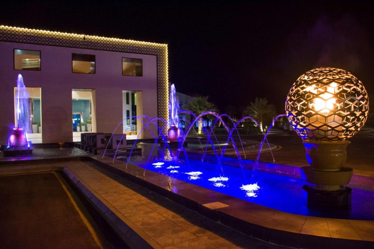Radisson Blu Resort, Al Khobar Half Moon Bay Extérieur photo Fountain at the hotel