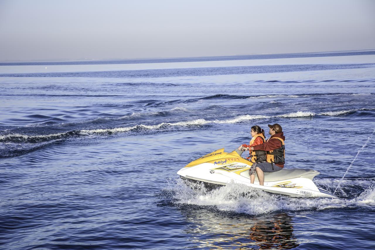 Radisson Blu Resort, Al Khobar Half Moon Bay Extérieur photo Jet skiing in the Mediterranean