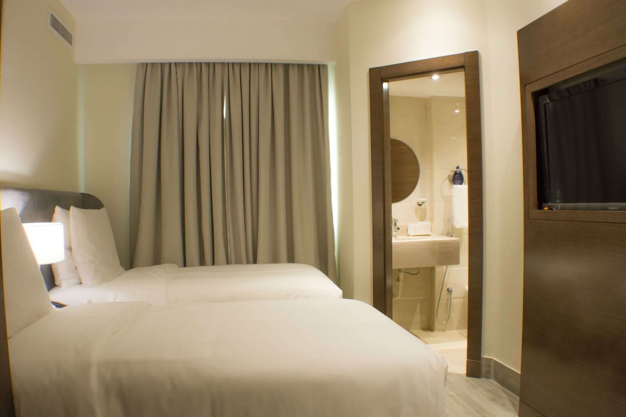 Radisson Blu Resort, Al Khobar Half Moon Bay Extérieur photo A room at the hotel