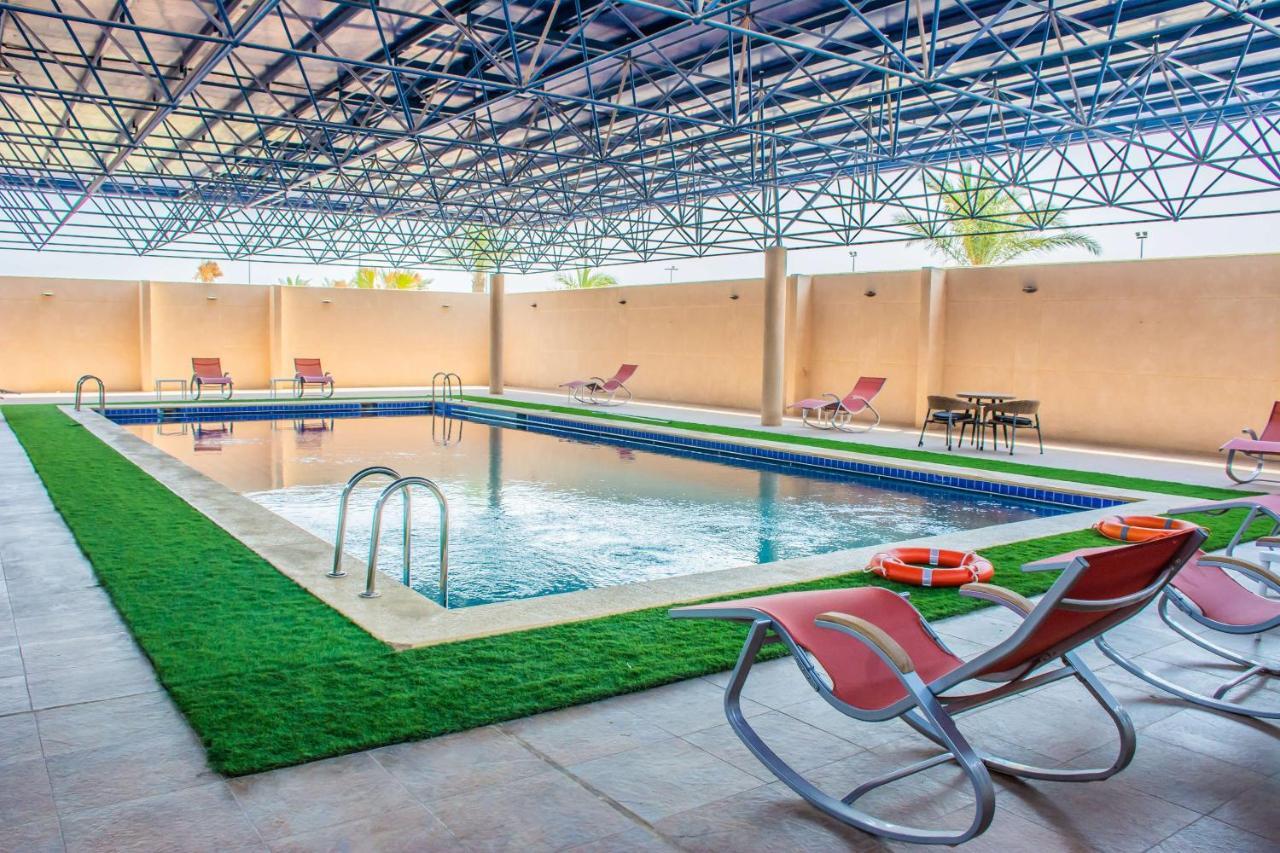 Radisson Blu Resort, Al Khobar Half Moon Bay Extérieur photo Swimming pool at the hotel